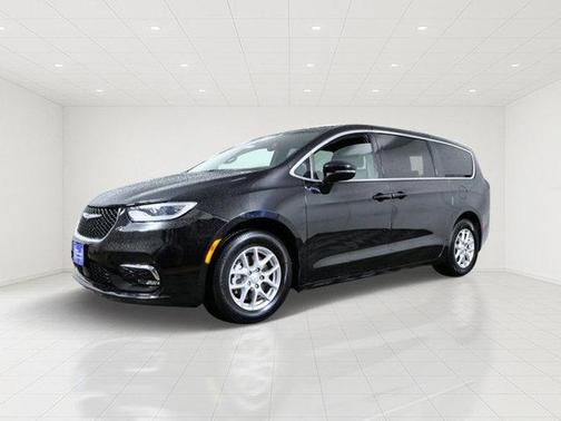 Diamond Black 2025 Chrysler Pacifica L