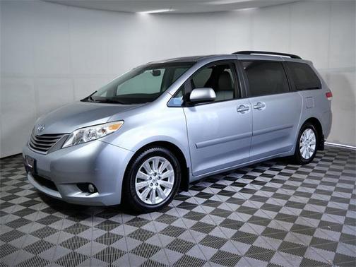 2013 Toyota Sienna XLE