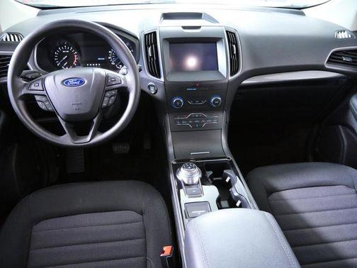 Silver Metallic 2020 Ford Edge SE
