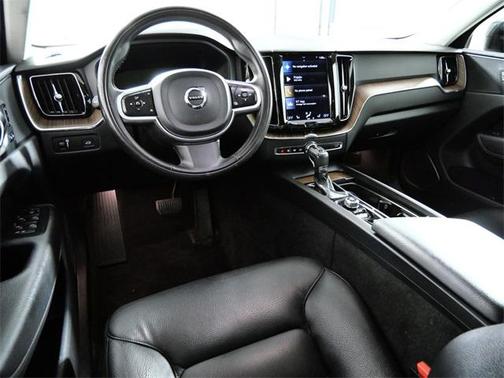 2021 Volvo XC60 T5 Momentum