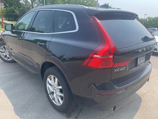 2021 Volvo XC60 T5 Momentum