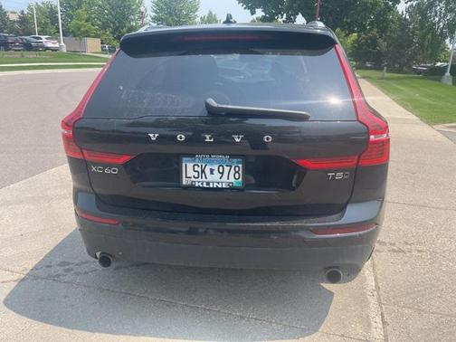 2021 Volvo XC60 T5 Momentum
