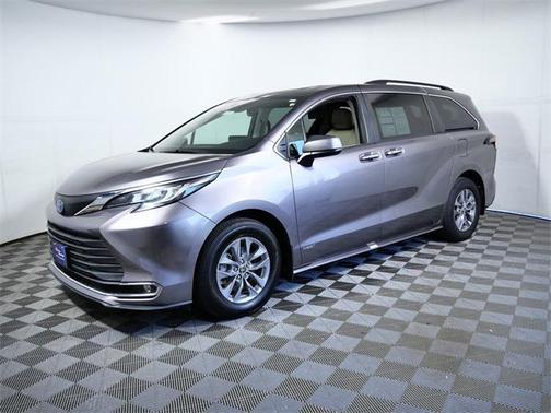 2021 Toyota Sienna XLE 8 Passenger