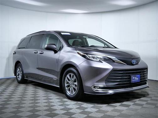 2021 Toyota Sienna XLE 8 Passenger