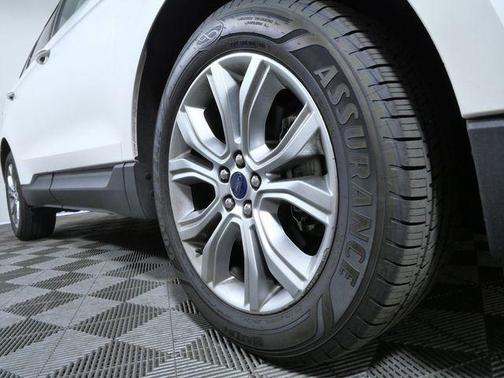 White Platinum Clearcoat Metallic 2019 Ford Edge Titanium