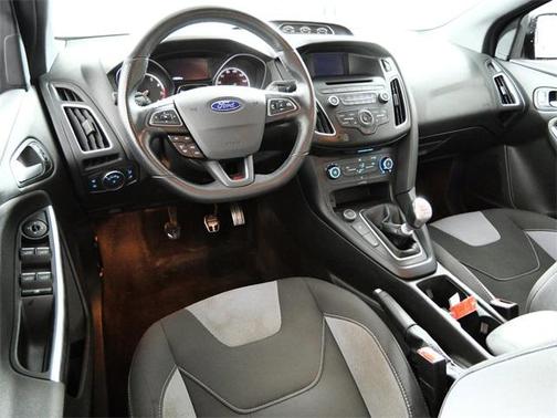 2017 Ford Focus ST 