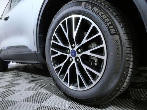 Silver Metallic 2022 Ford Escape SEL