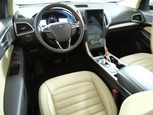 White Metallic 2024 Ford Edge SEL