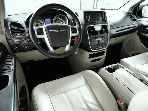 2013 Chrysler Town & Country Touring