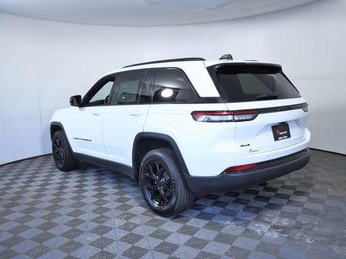 Bright White Clearcoat 2024 Jeep Grand Cherokee Altitude