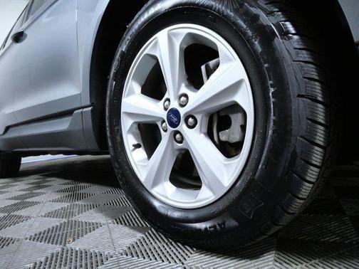 Gray Metallic 2022 Ford Edge SE