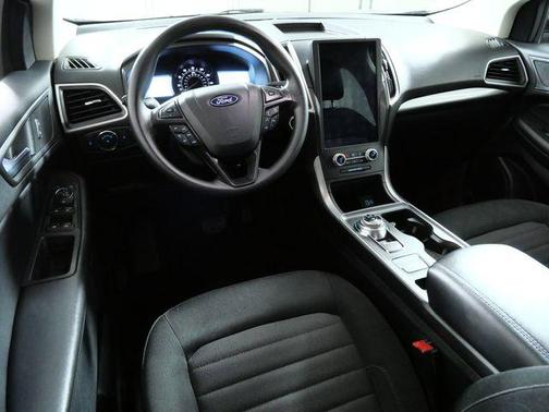 Gray Metallic 2022 Ford Edge SE