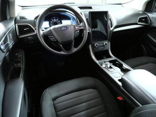 Gray Metallic 2022 Ford Edge SE
