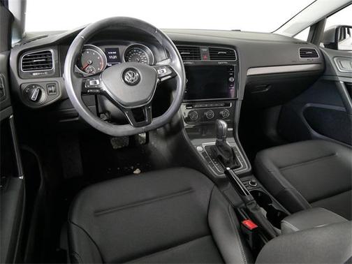 2018 Volkswagen Golf TSI SE