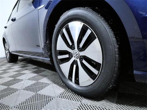 2016 Volkswagen e-Golf SE