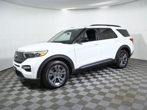 Star White Metallic Tri-Coat 2024 Ford Explorer XLT