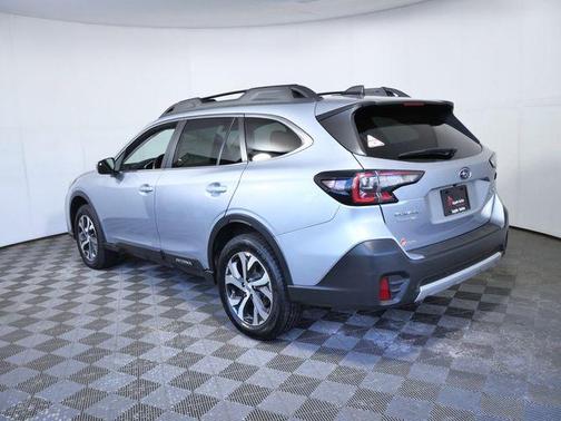 Ice Silver Metallic 2022 Subaru Outback Limited