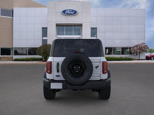 Oxford White 2026 Ford Bronco Outer Banks
