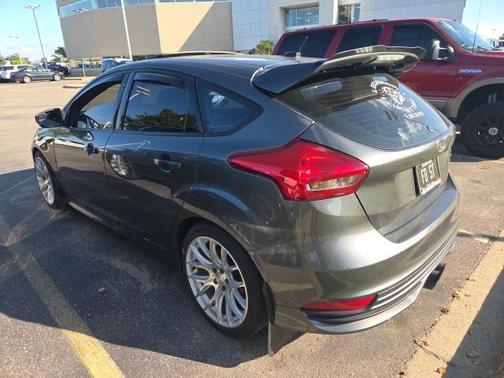 2017 Ford Focus ST 