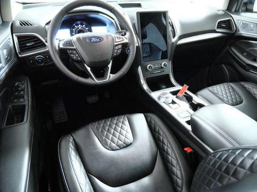 Black Metallic 2023 Ford Edge Titanium