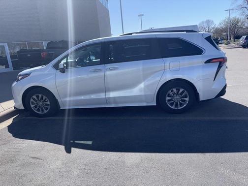 2022 Toyota Sienna XLE 7 Passenger
