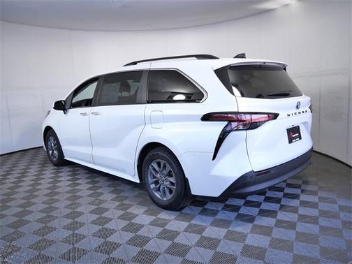 2022 Toyota Sienna XLE 7 Passenger