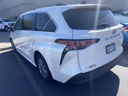 2022 Toyota Sienna XLE 7 Passenger