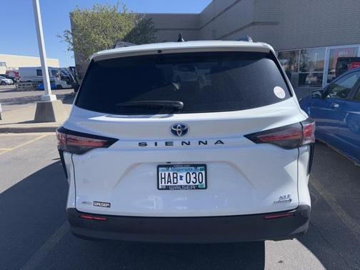 2022 Toyota Sienna XLE 7 Passenger