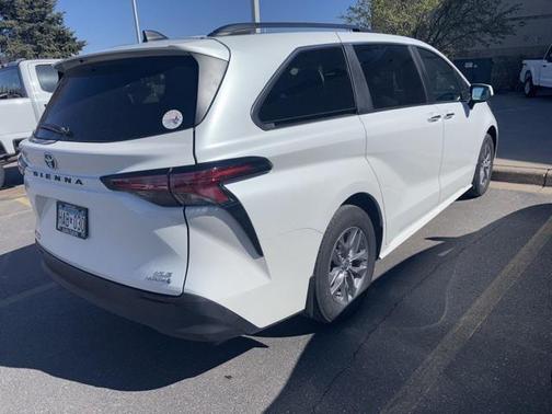 2022 Toyota Sienna XLE 7 Passenger
