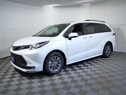 2022 Toyota Sienna XLE 7 Passenger