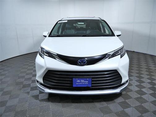 2022 Toyota Sienna XLE 7 Passenger