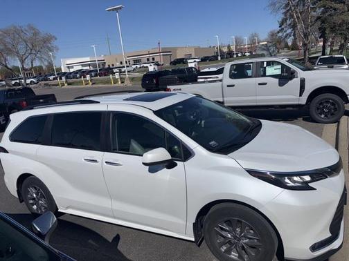 2022 Toyota Sienna XLE 7 Passenger