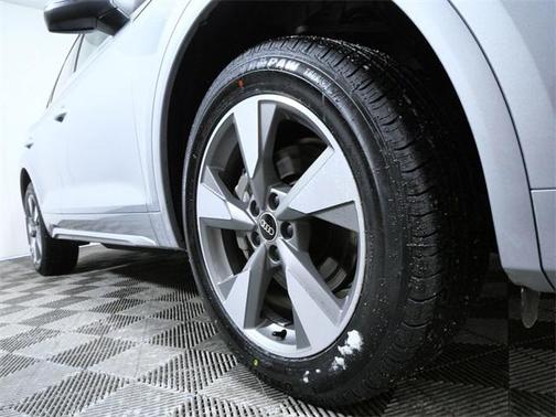 2022 Audi Q5 40 Premium Plus