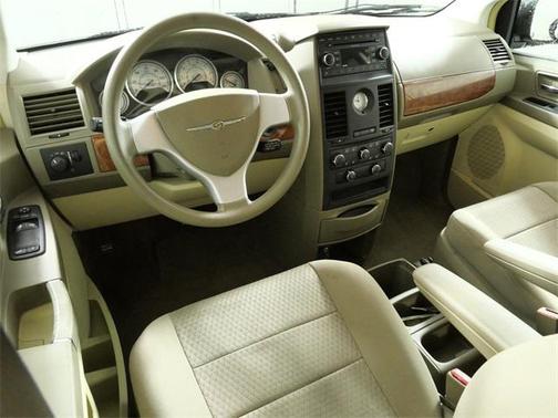 2008 Chrysler Town & Country LX