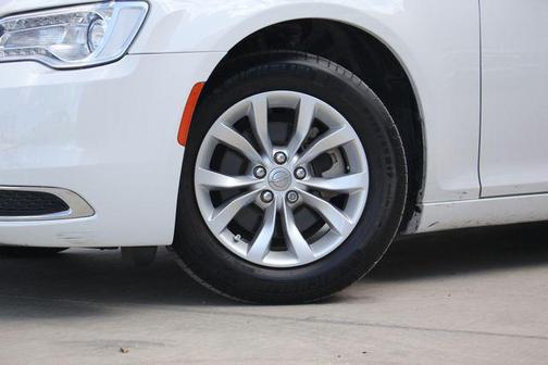 2023 Chrysler 300 Touring