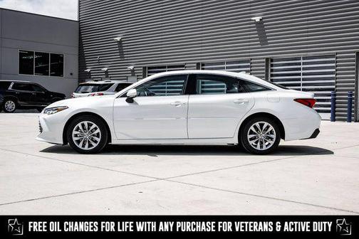 2022 Toyota Avalon Hybrid XLE Plus