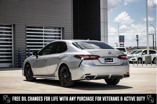 2024 Toyota Camry Hybrid SE