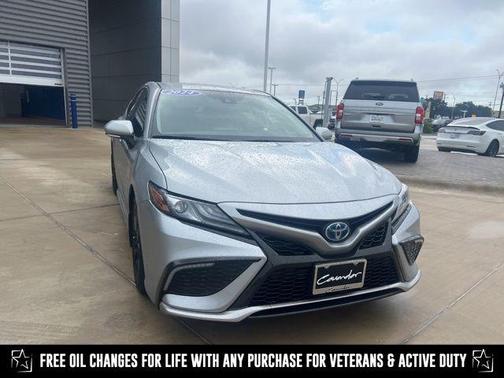 2024 Toyota Camry Hybrid SE
