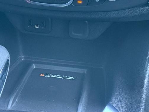Mosaic Black Metallic 2023 Chevrolet Traverse LT CLOTH