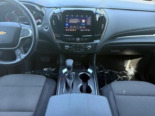Mosaic Black Metallic 2023 Chevrolet Traverse LT CLOTH