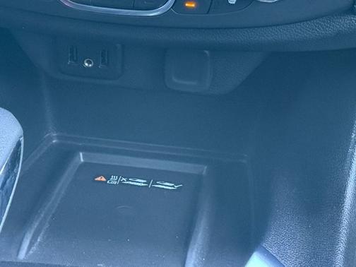 Mosaic Black Metallic 2023 Chevrolet Traverse LT CLOTH