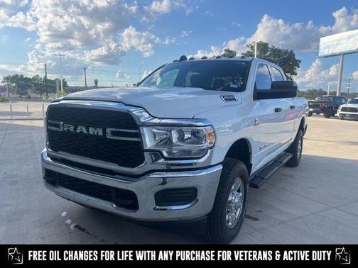 2020 RAM 2500 Tradesman Crew Cab 4X4 6'4' Box