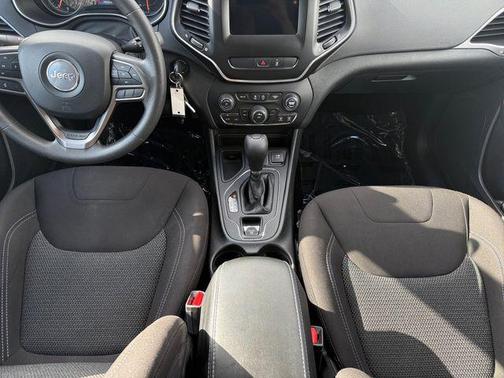 Velvet Red Pearlcoat 2021 Jeep Cherokee Latitude