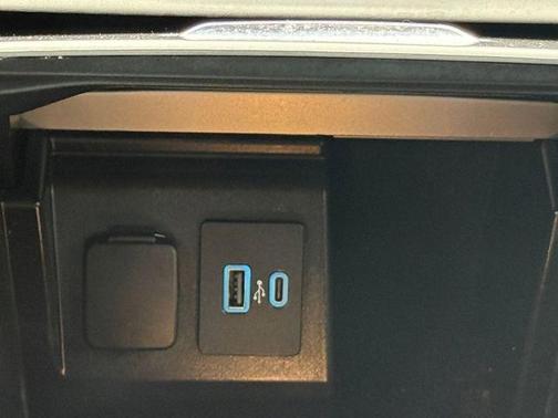 Oxford White 2021 Ford Explorer XLT