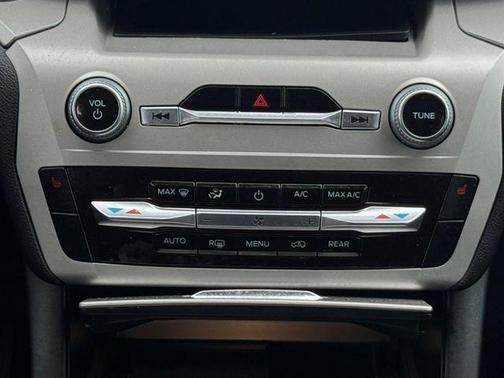 Oxford White 2021 Ford Explorer XLT