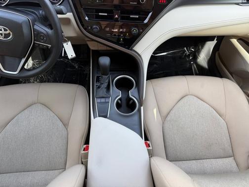 Ice 2024 Toyota Camry LE