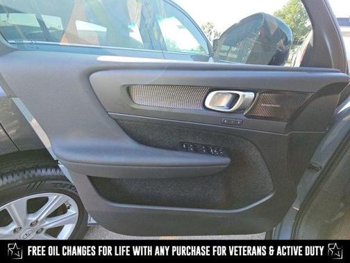 2021 Volvo XC40 T5 R-Design