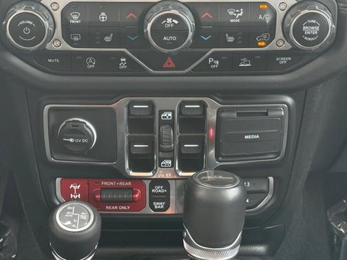 Bright White Clearcoat 2024 Jeep Gladiator RUBICON