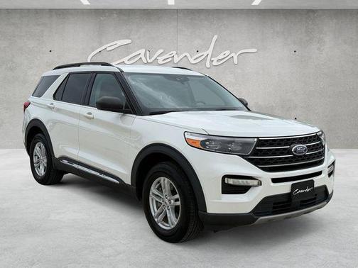 Star White Metallic Tri-Coat 2023 Ford Explorer XLT