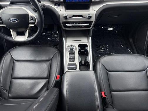 Star White Metallic Tri-Coat 2023 Ford Explorer XLT